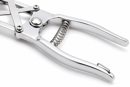 Close-up of Elastrator Aluminium handle grip